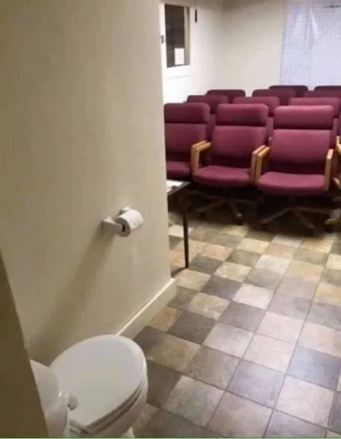 There's A Facebook Group That Posts Toilets With Threatening Auras, And Here's 40 Of The Best Ones