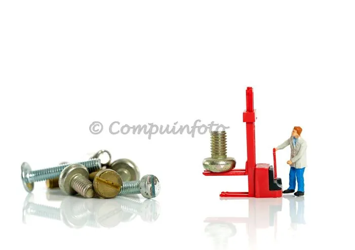 I Create Little Worlds Of Miniature People (83 Pics)