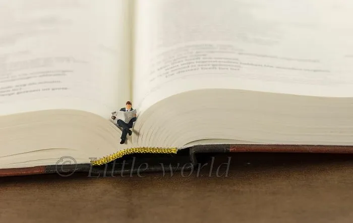 I Create Little Worlds Of Miniature People (83 Pics)
