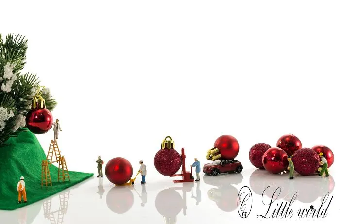 I Create Little Worlds Of Miniature People (83 Pics)