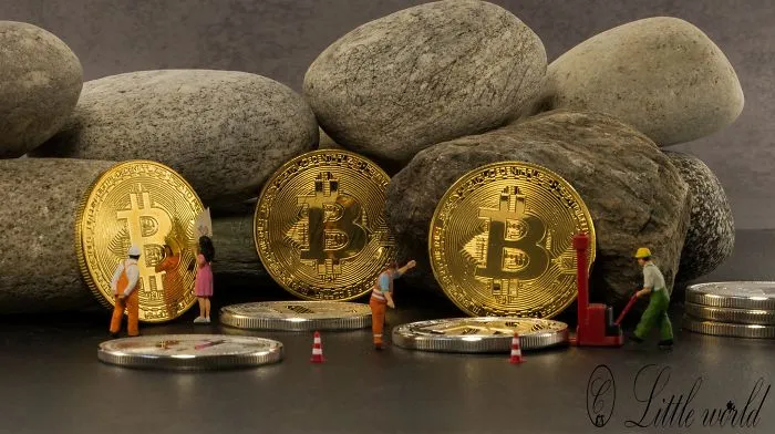 I Create Little Worlds Of Miniature People (83 Pics)