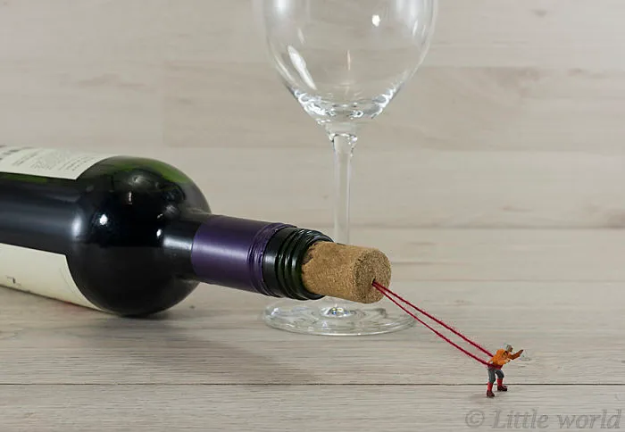 I Create Little Worlds Of Miniature People (83 Pics)