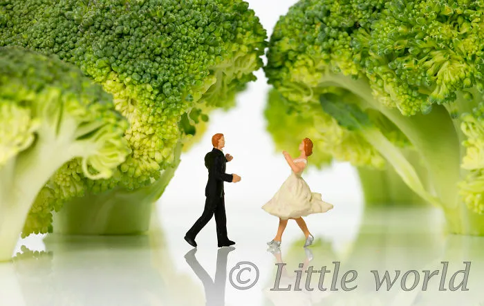 I Create Little Worlds Of Miniature People (83 Pics)