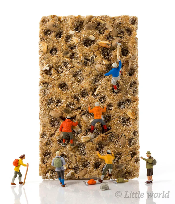 I Create Little Worlds Of Miniature People (83 Pics)