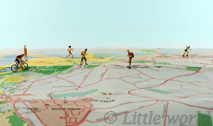 I Create Little Worlds Of Miniature People (83 Pics)