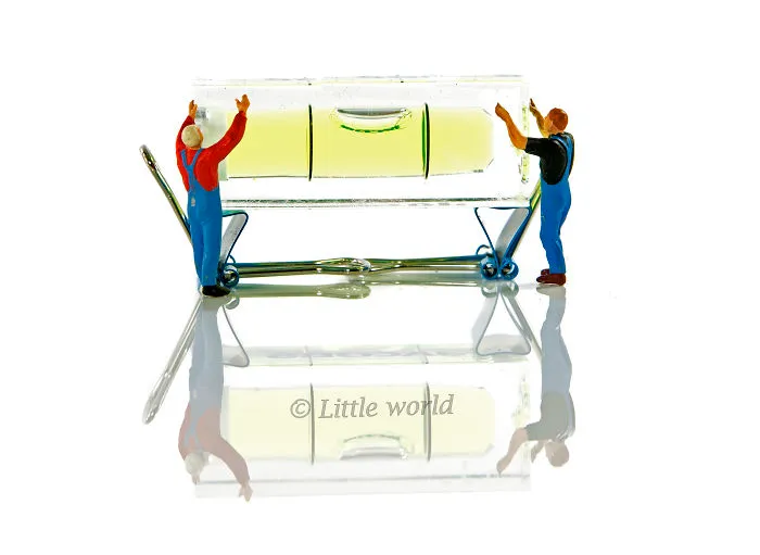 I Create Little Worlds Of Miniature People (83 Pics)