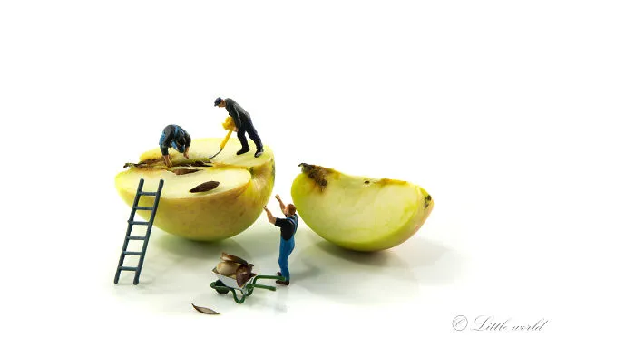 I Create Little Worlds Of Miniature People (83 Pics)