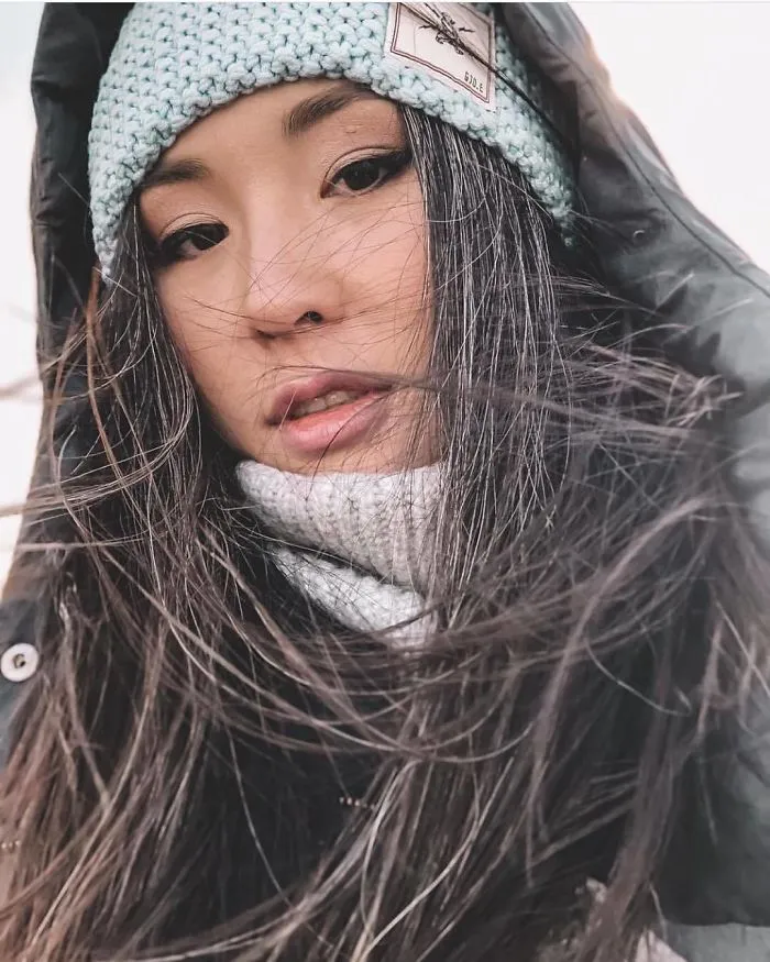 Estas 30 mujeres dejaron de teñirse el cabello, y tienen tan buen aspecto que te convencerán para hacer lo mismo (Nuevas imágenes)