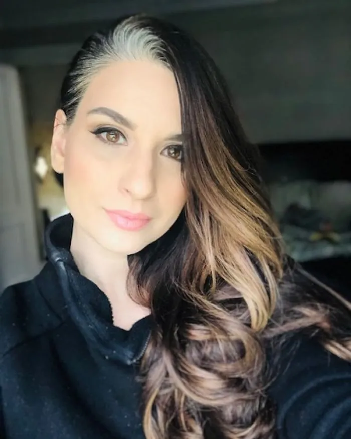 Estas 30 mujeres dejaron de teñirse el cabello, y tienen tan buen aspecto que te convencerán para hacer lo mismo (Nuevas imágenes)