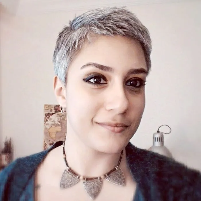 Estas 30 mujeres dejaron de teñirse el cabello, y tienen tan buen aspecto que te convencerán para hacer lo mismo (Nuevas imágenes)