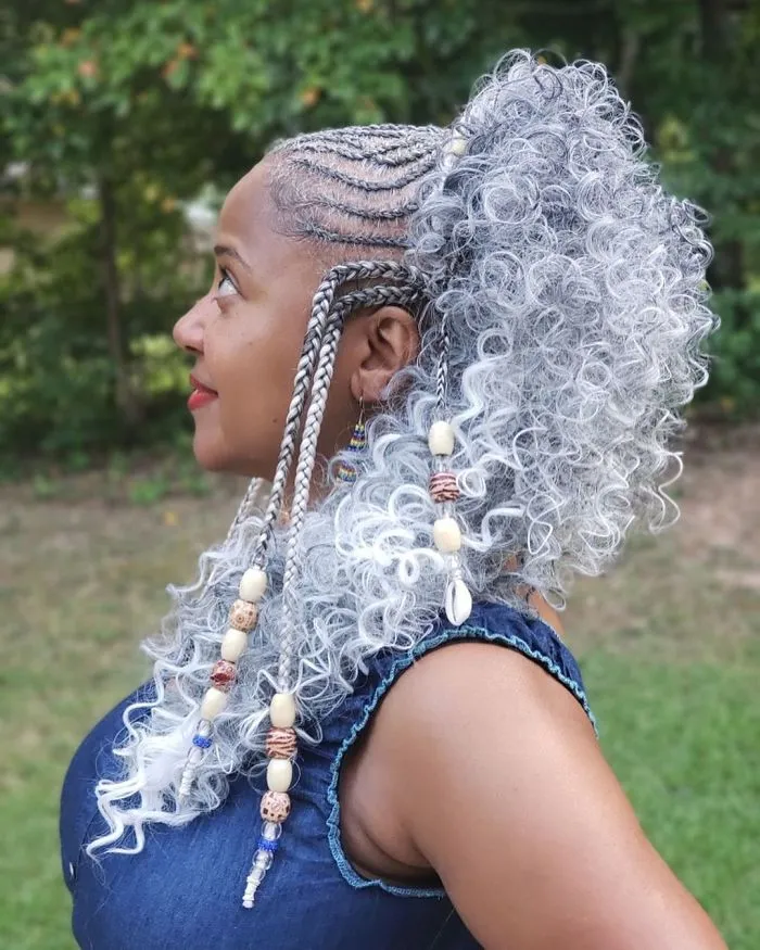 Estas 30 mujeres dejaron de teñirse el cabello, y tienen tan buen aspecto que te convencerán para hacer lo mismo (Nuevas imágenes)