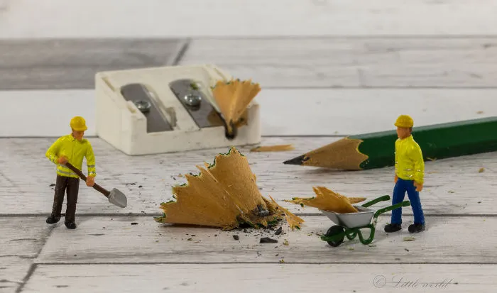 I Create Little Worlds Of Miniature People (83 Pics)