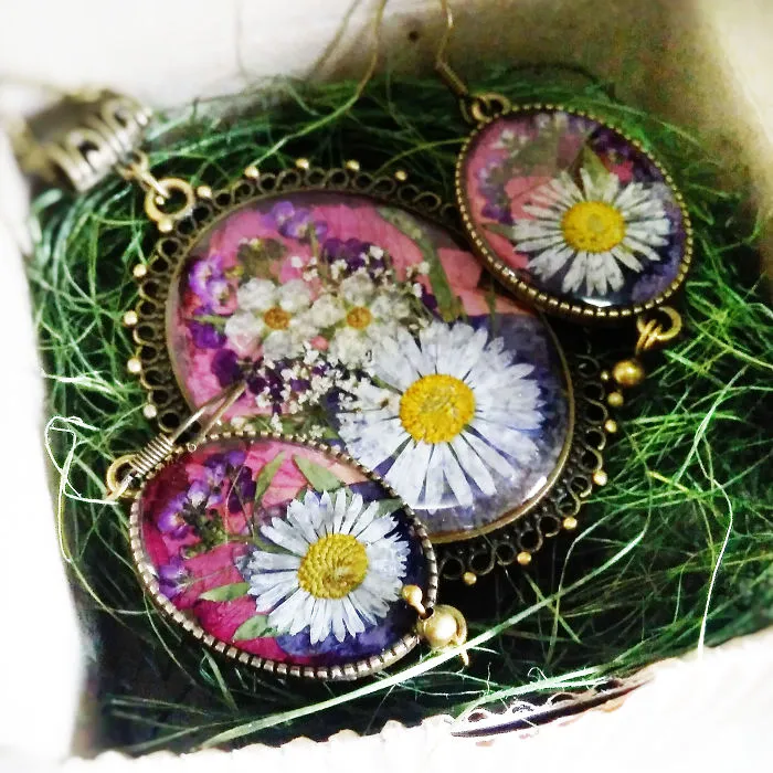 I Handmake Jewelry With Real Flowers And Natural Stones