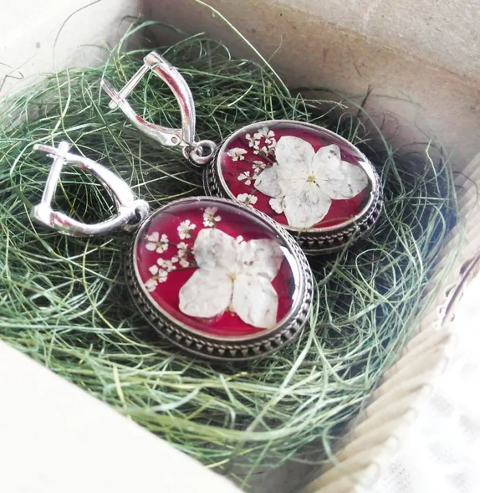 I Handmake Jewelry With Real Flowers And Natural Stones