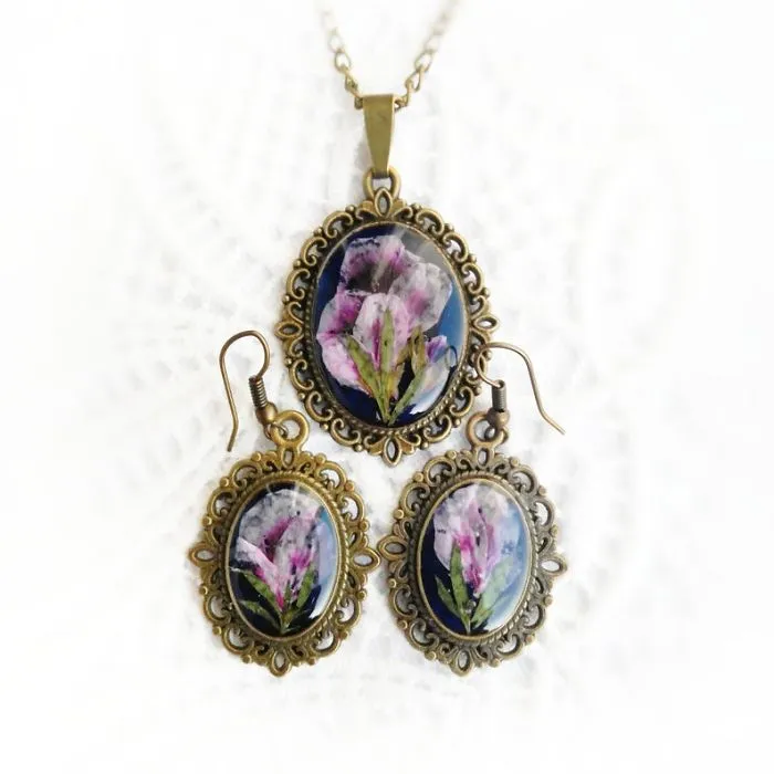 I Handmake Jewelry With Real Flowers And Natural Stones