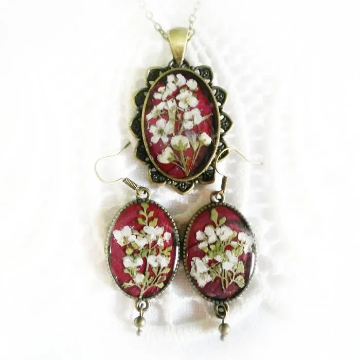 I Handmake Jewelry With Real Flowers And Natural Stones