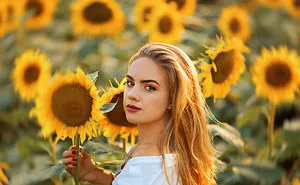 I Create This Dreamy Portraits Inspired By Van Gogh's Sunflowers