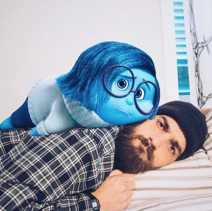 Este hombre se photoshopea pasándolo bien de aventuras con personajes Disney, y el resultado es tan adorable como divertido (30 fotos)