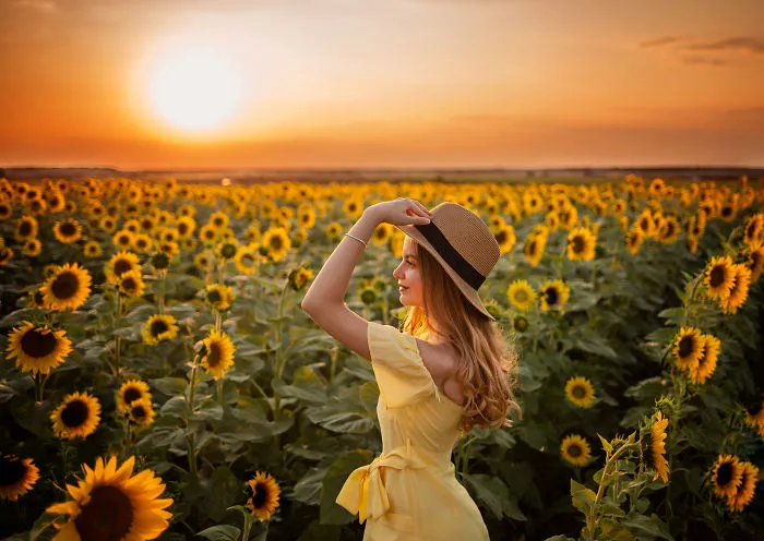 I Create This Dreamy Portraits Inspired By Van Gogh's Sunflowers