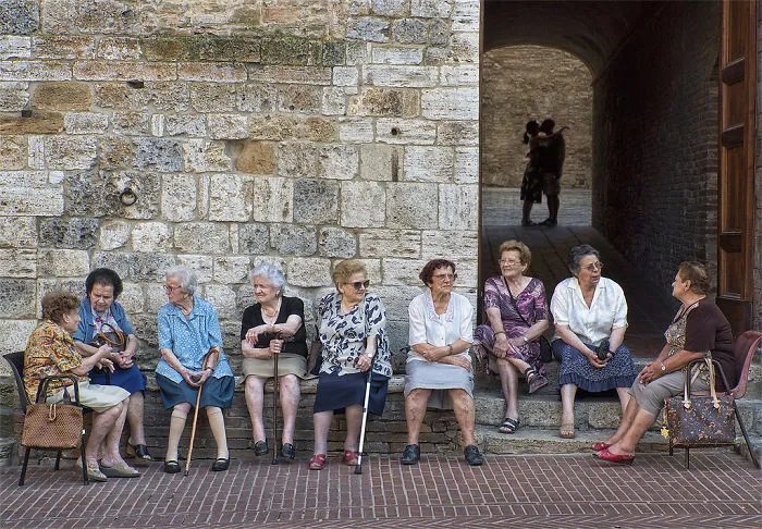 Mujeres charlando