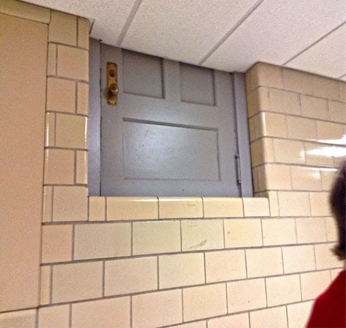 Esta Puerta