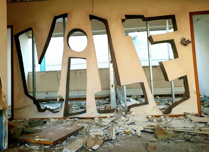 This Graffiti Artist Makes Walls Appear Transparent Using Nothing But Spray Paint