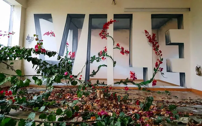 This Graffiti Artist Makes Walls Appear Transparent Using Nothing But Spray Paint