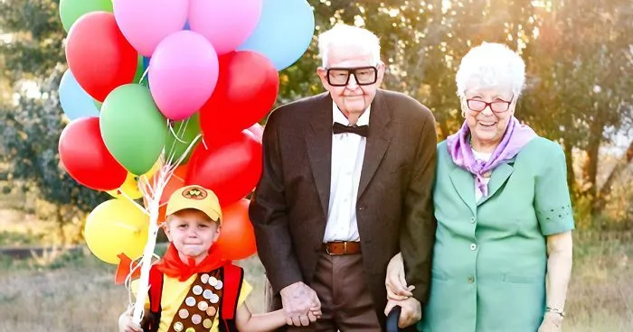 Mom Thought She Won't Live To See Her Kids Turning 5, Celebrates It With 'Up' Themed Photo Shoot
