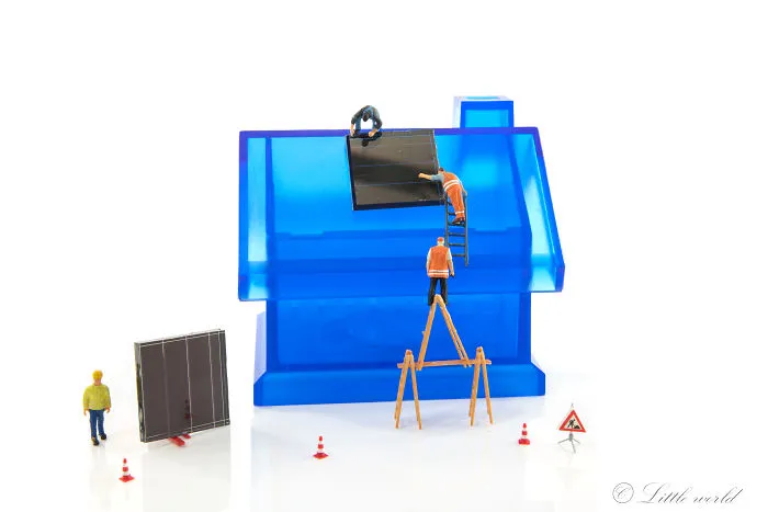 I Create Little Worlds Of Miniature People (83 Pics)