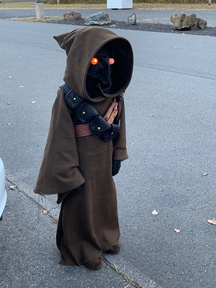 Aprendí A Usar Una Máquina De Coser Y Le Hice A Mi Hijo Un Disfraz De Un Jawa