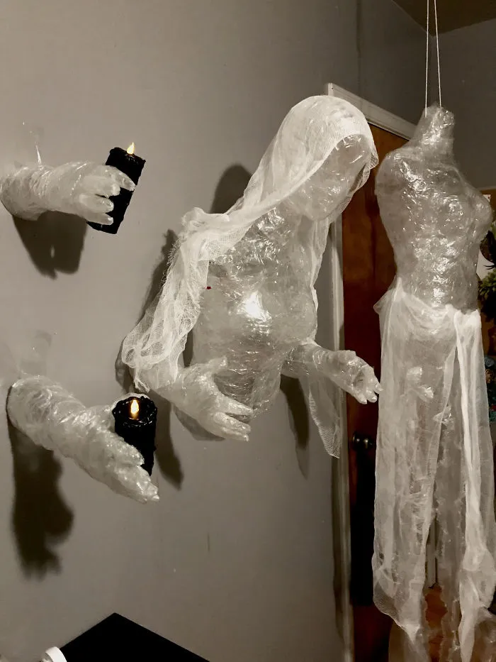 Lo Que Hice Hoy: ¡Fantasma De Cinta Adhesiva!no Es El Mejor Y Todavía Necesito Agregar Luces, Pero Ya Falta Menos