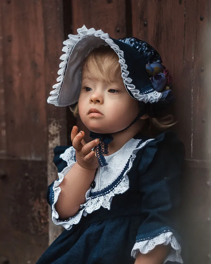 30 Fotos que tomé de mi hija adoptiva con mis disfraces hechos a mano
