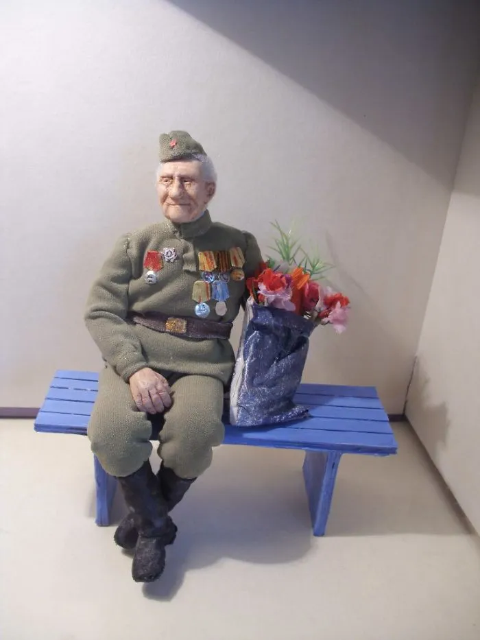 This Doll Master Sculpts Tiny Figures To Depict Ordinary Lives Of The Elderly In Russia (51 Pics)