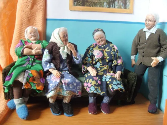 This Doll Master Sculpts Tiny Figures To Depict Ordinary Lives Of The Elderly In Russia (51 Pics)