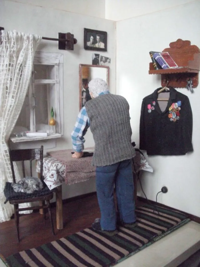 This Doll Master Sculpts Tiny Figures To Depict Ordinary Lives Of The Elderly In Russia (51 Pics)