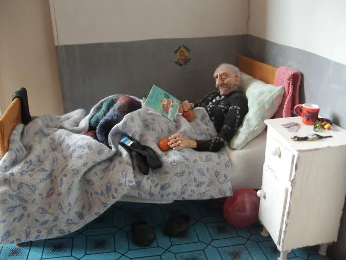 This Doll Master Sculpts Tiny Figures To Depict Ordinary Lives Of The Elderly In Russia (51 Pics)