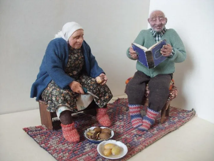 This Doll Master Sculpts Tiny Figures To Depict Ordinary Lives Of The Elderly In Russia (51 Pics)