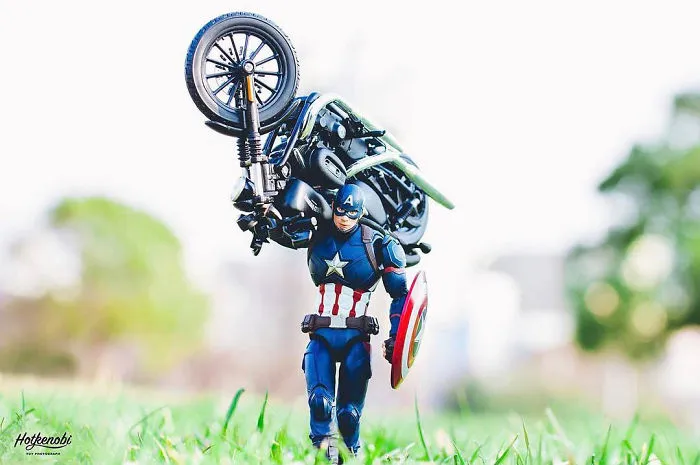 Japanese Photographer Brings Action Figures To Life In Impressive Shots (40 Pics)