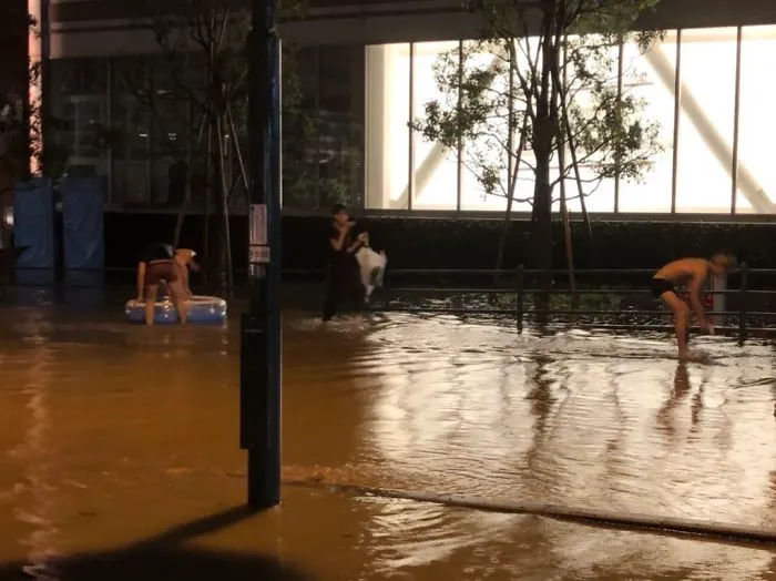 11 Best Examples Of How Hilariously The Japanese Are Dealing With Typhoon Hagibis