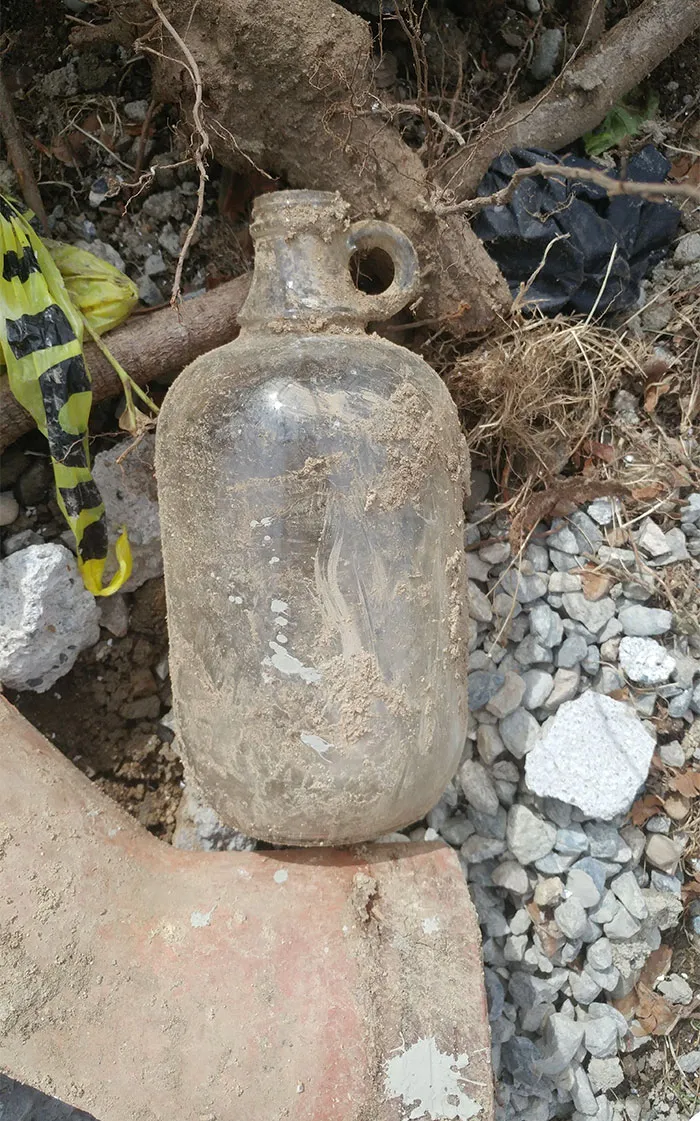 Encontrado Bajo Tierra