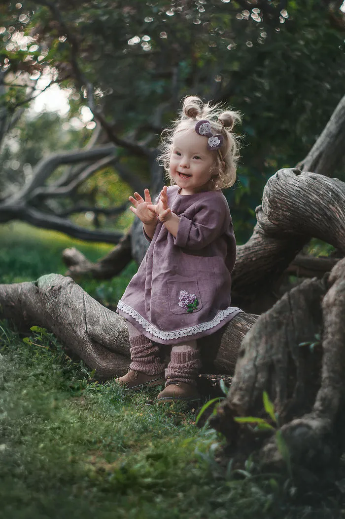 30 Fotos que tomé de mi hija adoptiva con mis disfraces hechos a mano