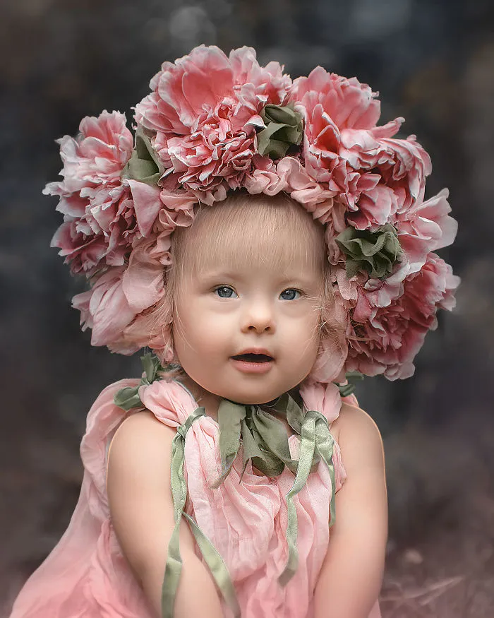 30 Fotos que tomé de mi hija adoptiva con mis disfraces hechos a mano