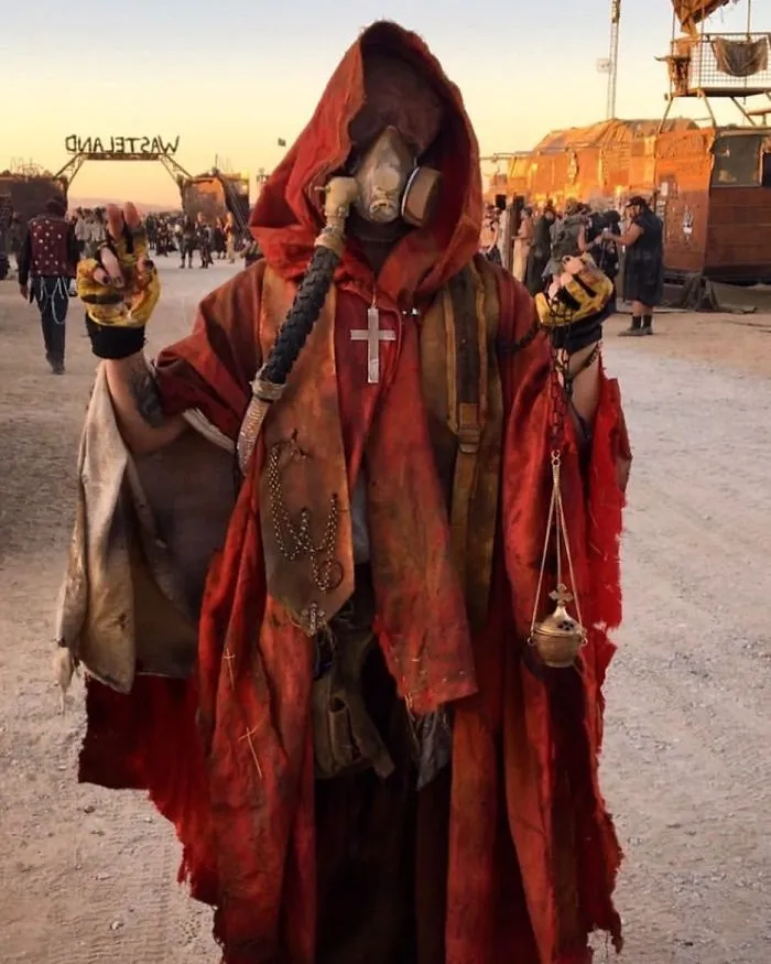 30 Apocalyptic Pics From The 'Wasteland Weekend' Where Costumes Are Mandatory