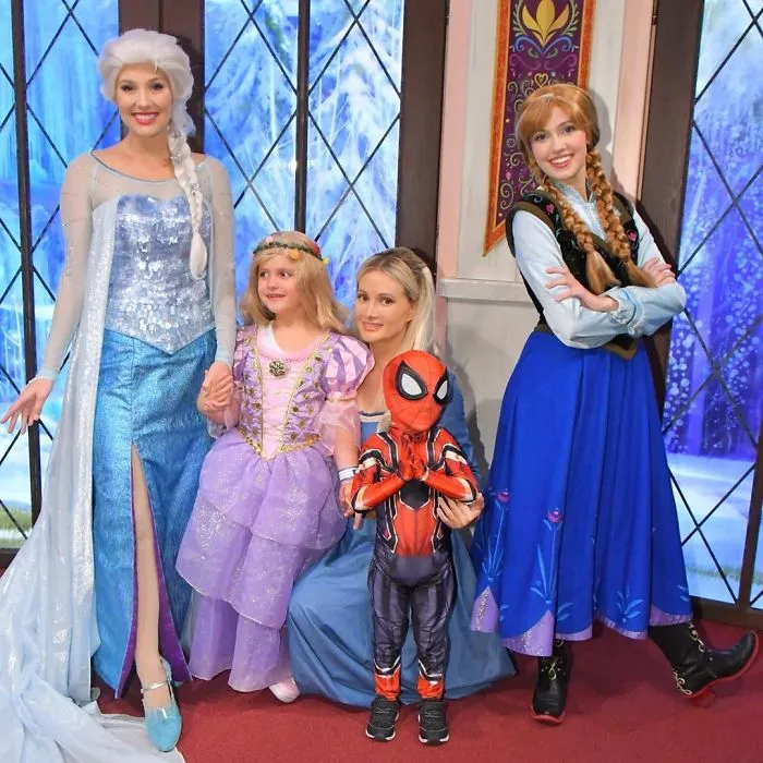 Holly Madison And Her Daughter Dressed Up As Rapunzel And Her Son As Spider-Man As They Met Frozen‘S Elsa And Anna