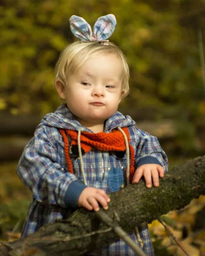 30 Fotos que tomé de mi hija adoptiva con mis disfraces hechos a mano