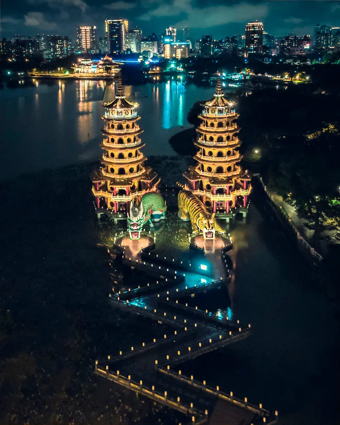 Dragon And Tiger Pagodas, Taiwan