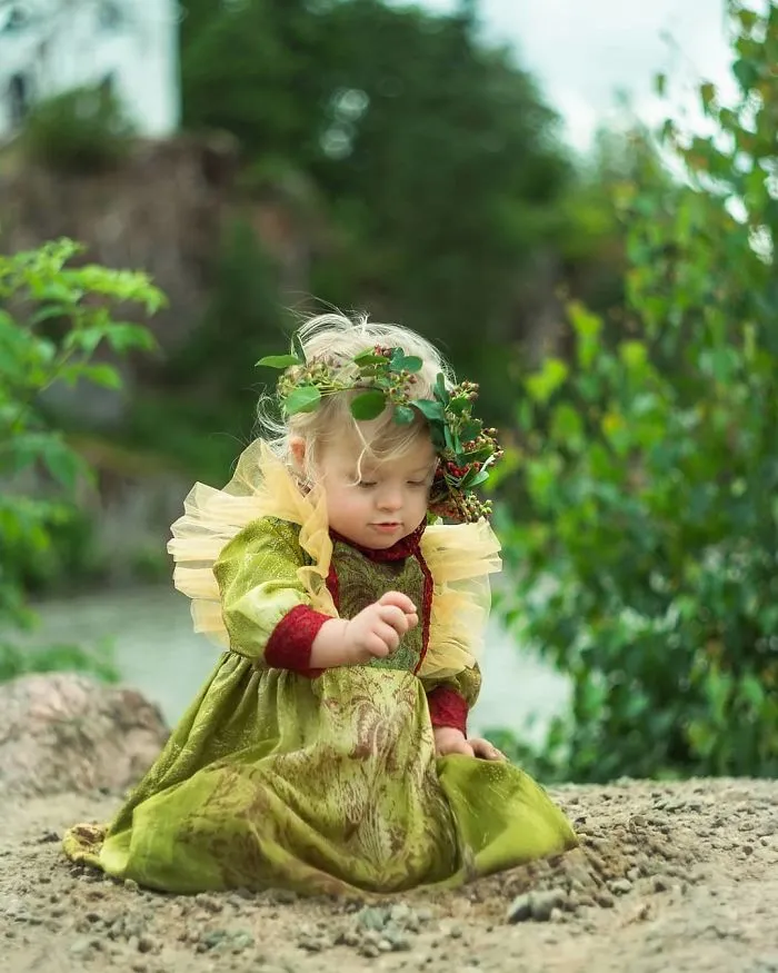 30 Fotos que tomé de mi hija adoptiva con mis disfraces hechos a mano