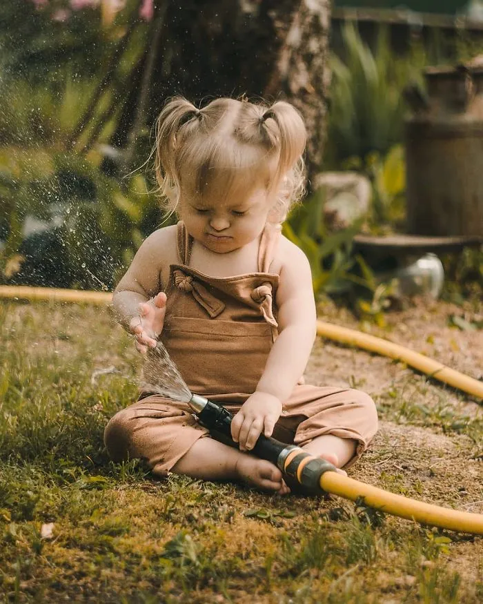 30 Fotos que tomé de mi hija adoptiva con mis disfraces hechos a mano