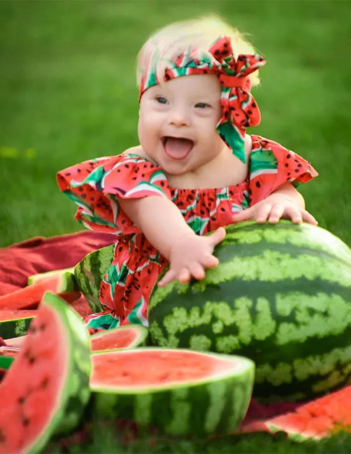30 Fotos que tomé de mi hija adoptiva con mis disfraces hechos a mano
