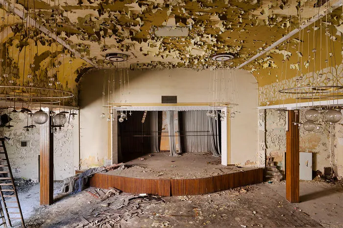 79 Pictures Of Abandoned And Forgotten Ballrooms I Found In Germany